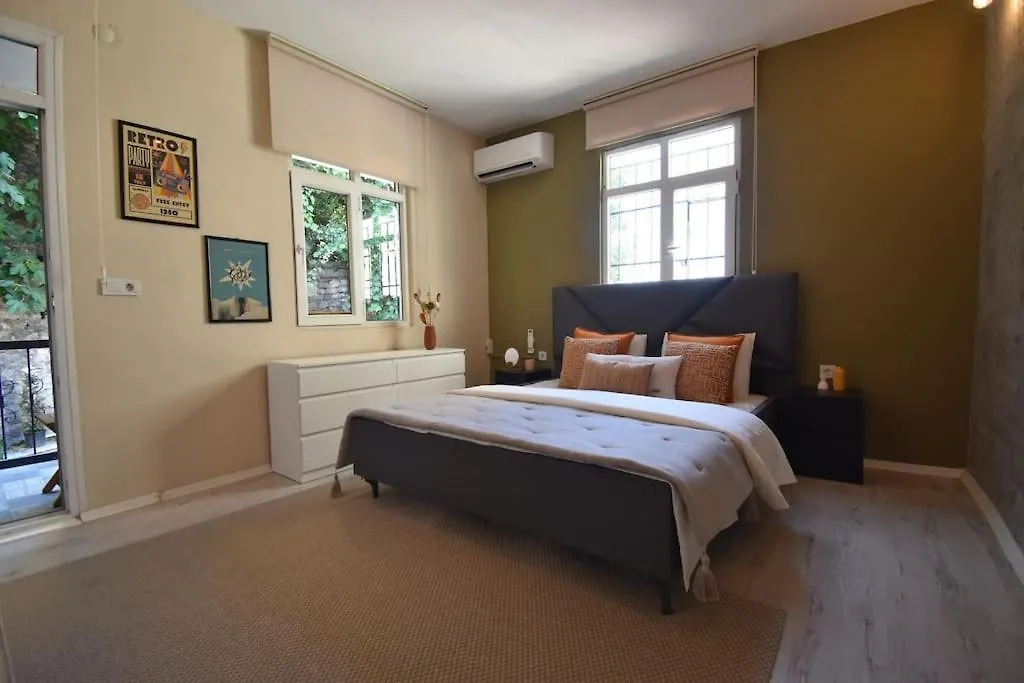 Stunning 6Br 4Bath Near Tram Villa Istanbul