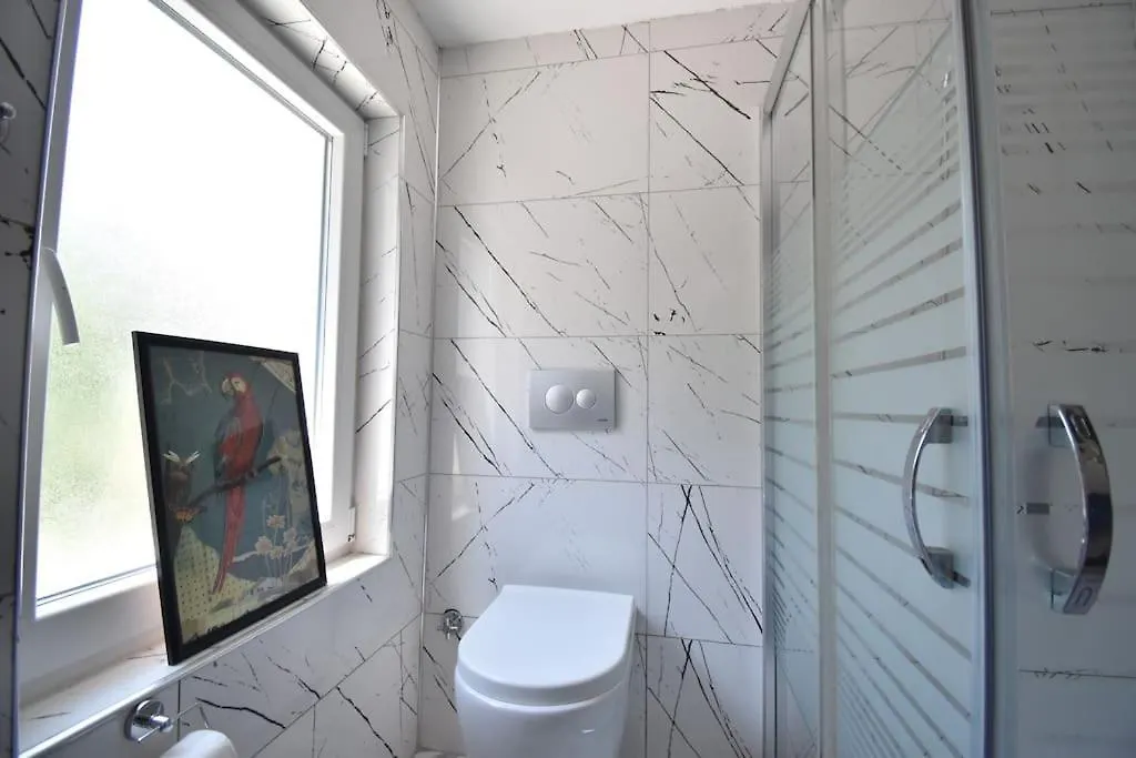 Stunning 6Br 4Bath Near Tram Villa Istanbul 0*,  Turkiet