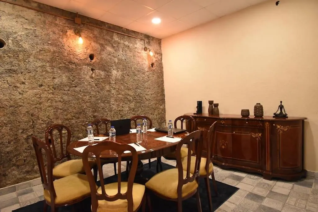 Stunning 6Br 4Bath Near Tram Villa Istanbul