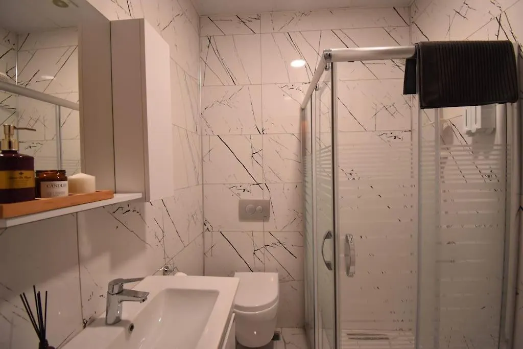 Stunning 6Br 4Bath Near Tram Villa Istanbul