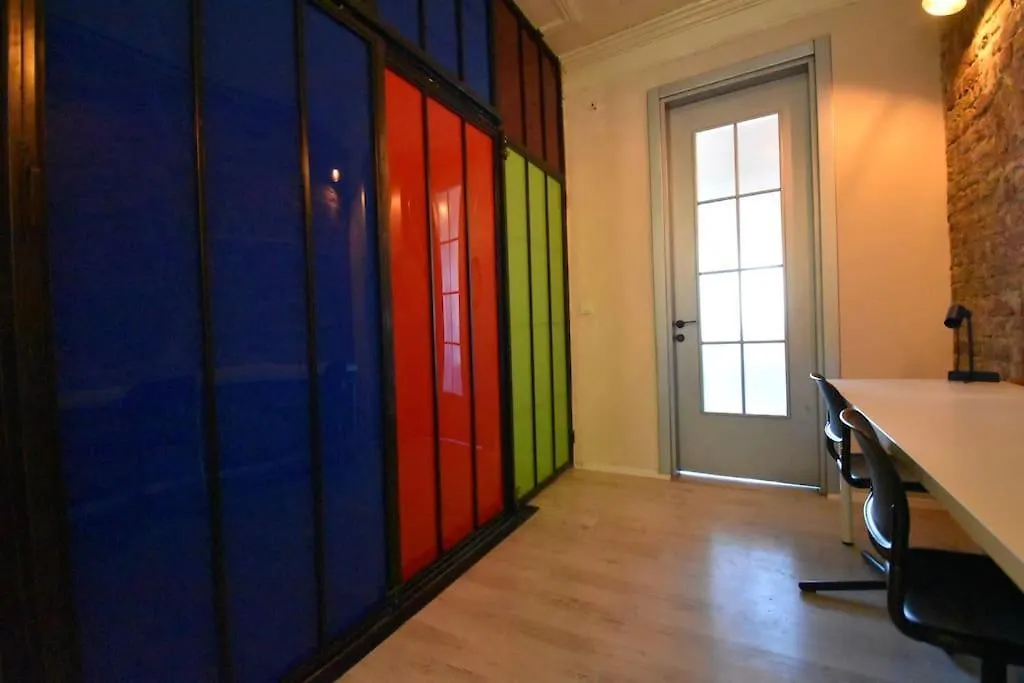 Stunning 6Br 4Bath Near Tram Villa Istanbul 0*,  Turkiet