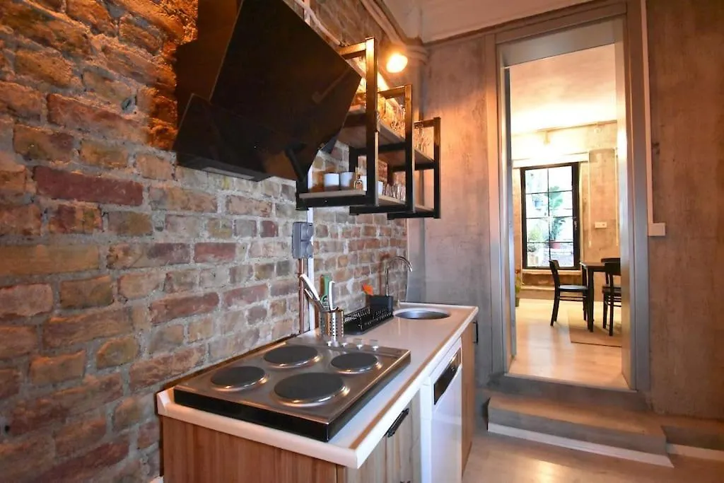 Stunning 6Br 4Bath Near Tram Villa Istanbul