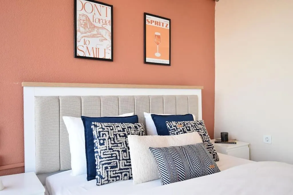 Stunning 6Br 4Bath Near Tram Villa Istanbul