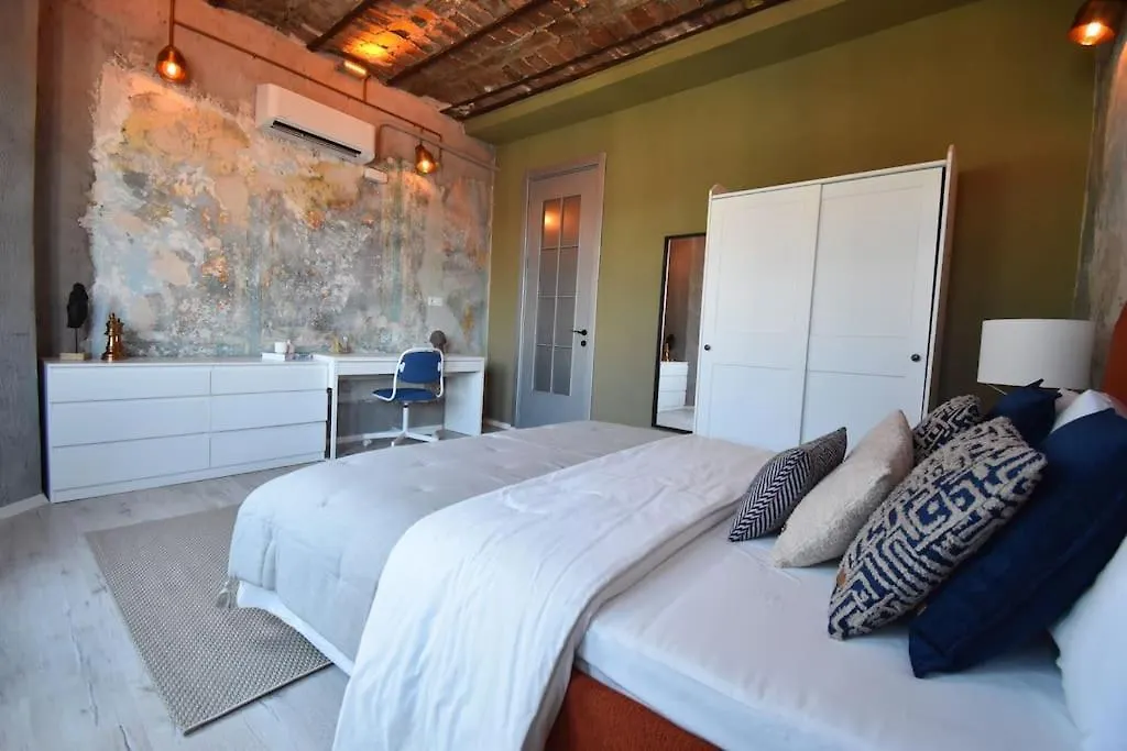 Stunning 6Br 4Bath Near Tram Villa Istanbul